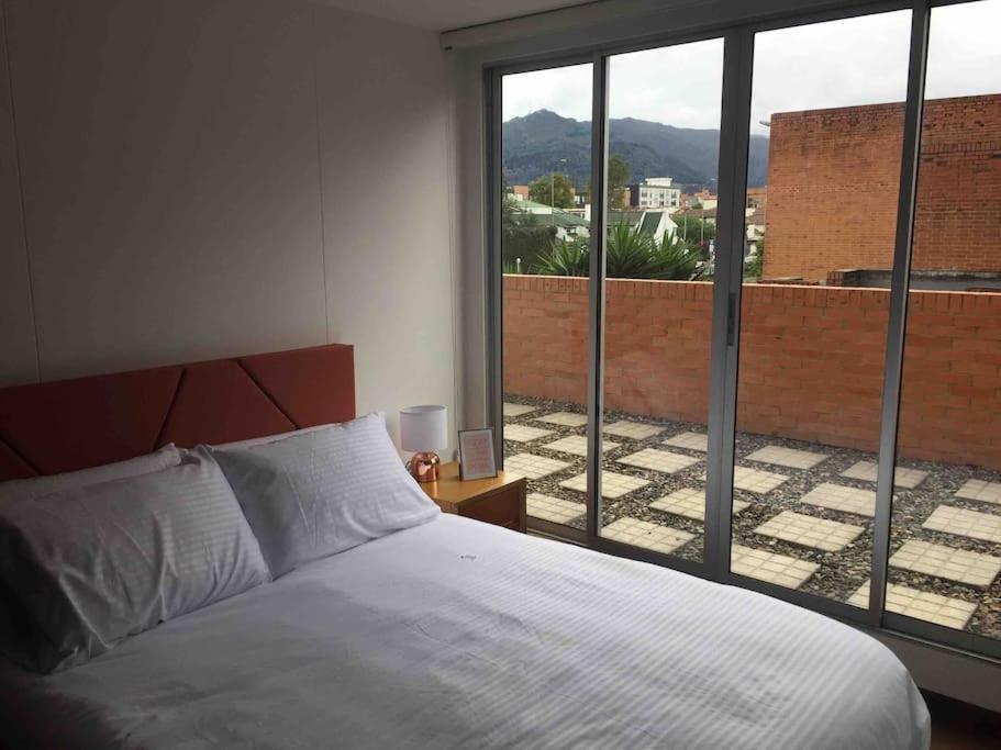 Con Terraza Privada- Clinica Reina Sofia Apartamento *